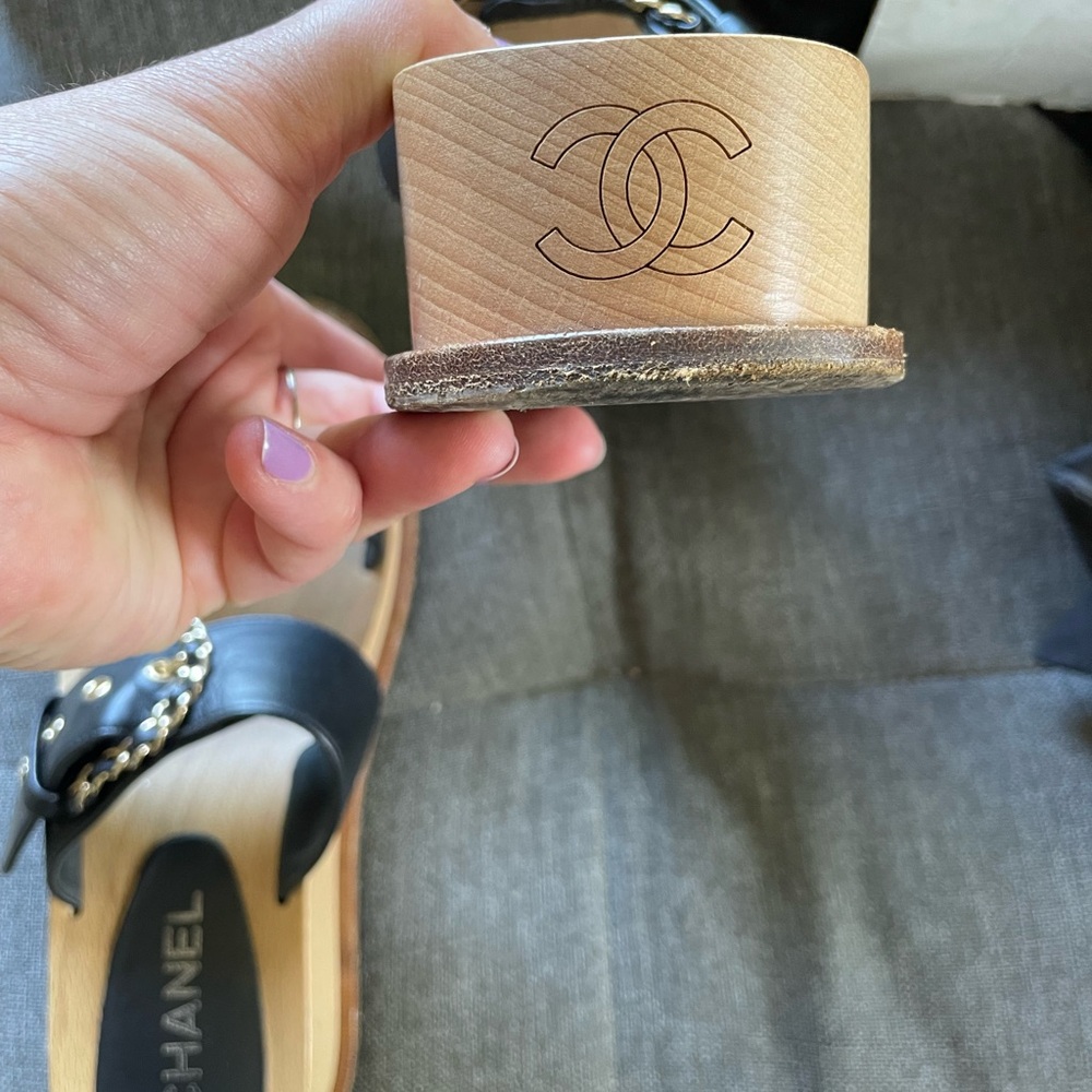 CHANEL Black Leather Sandals - Picture 9 of 11